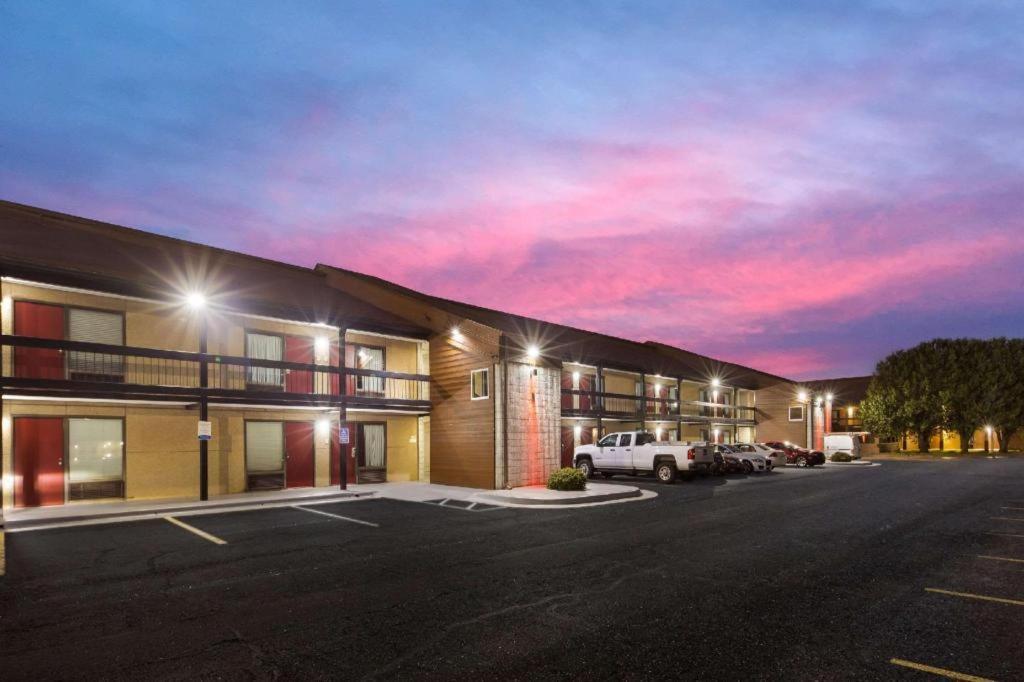 Econo Lodge Madison Dış mekan fotoğraf